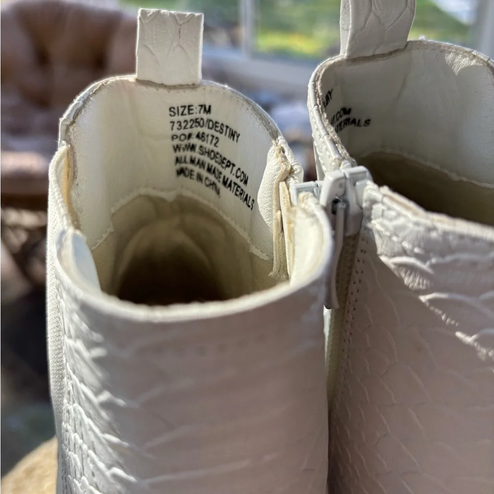 White Snakeskin Ankle Boots - size 7 - Picture 9 of 11